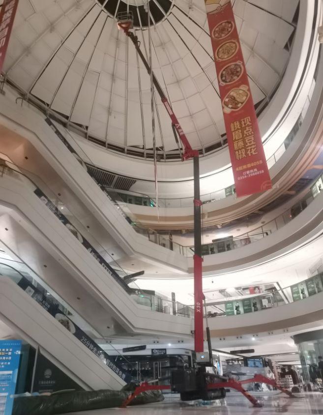项目：山西万达广场30米蜘蛛式升降平台